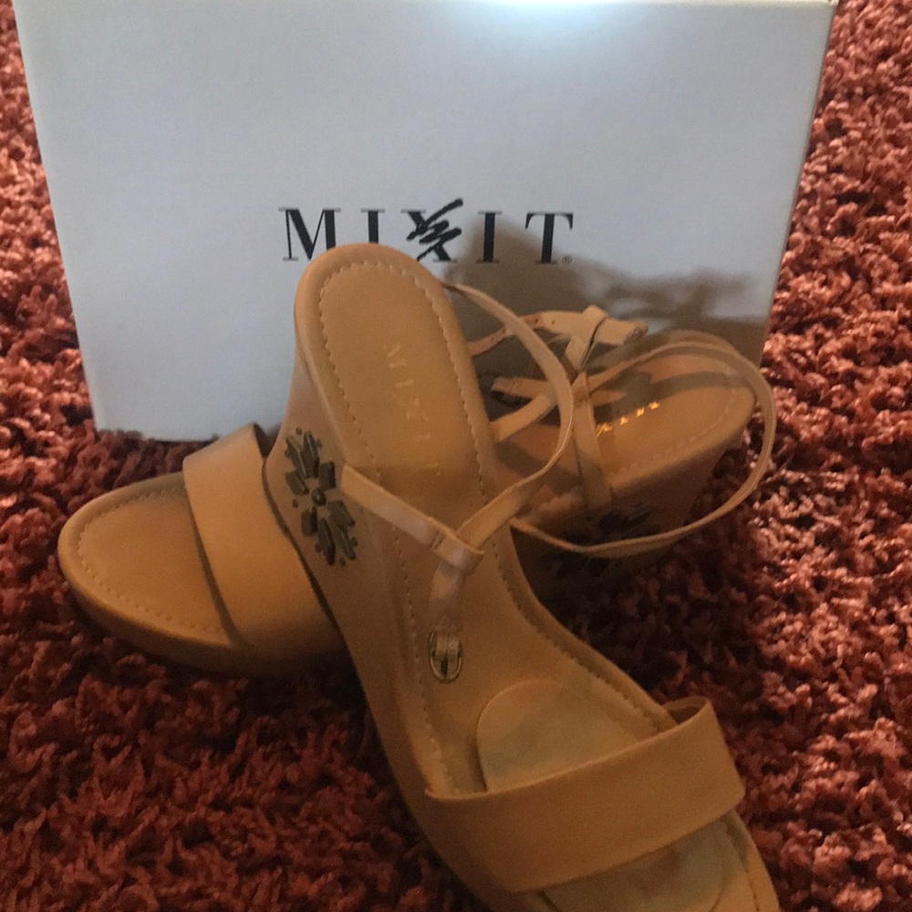 Shoes - Picture 2 of 3
